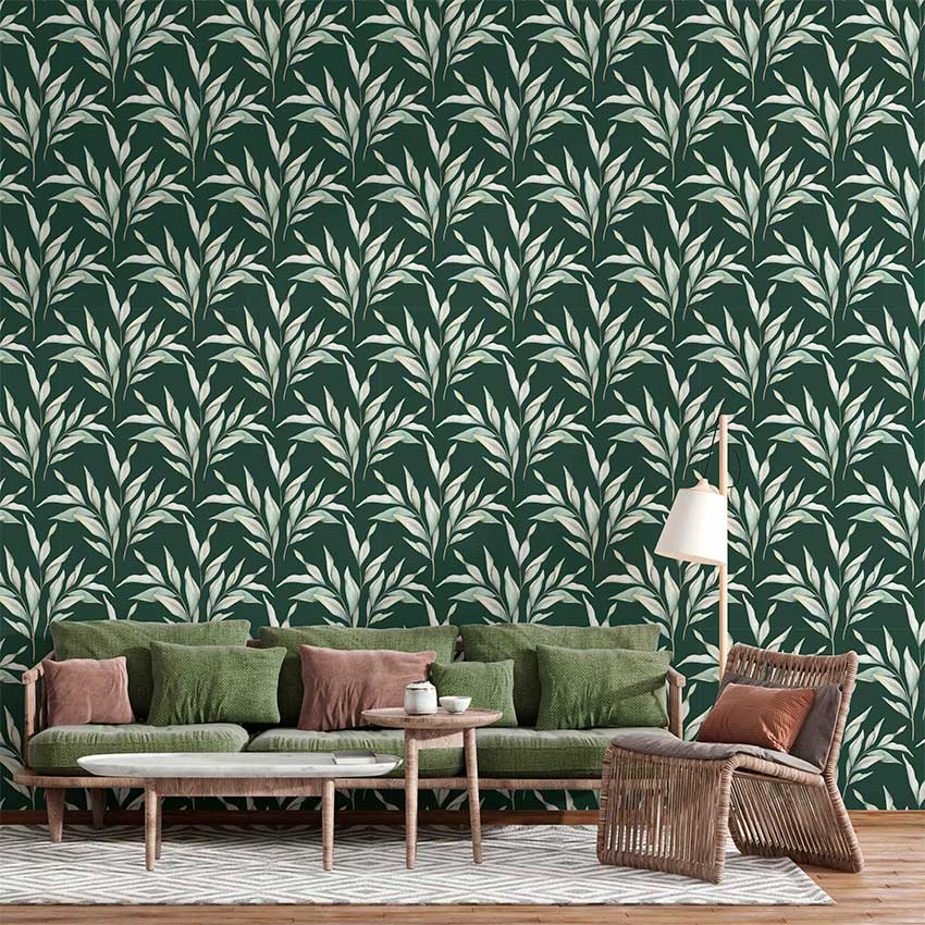 Papel de Parede Green Leaf em um interior moderno com sofá verde e decoração relaxante.